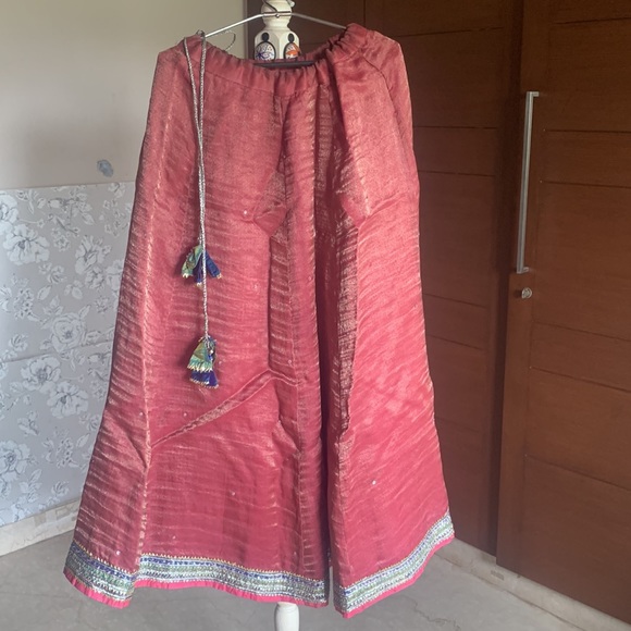 ENSEMBLE LEHENGA: Vibrant. Stands out. Choli 32-34. STUNNING DUPATTA! - Picture 12 of 17